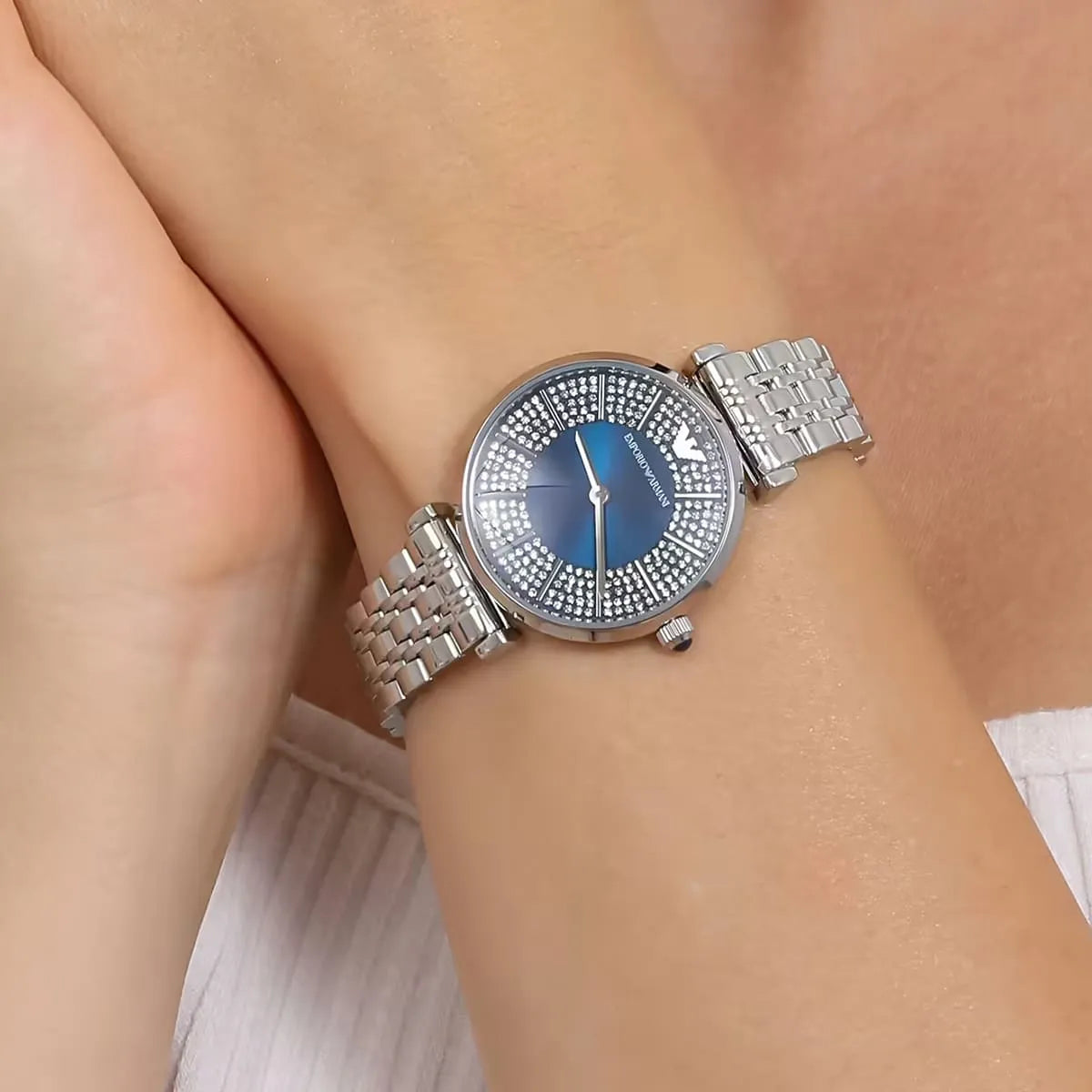 Montre Emporio Armani Gianni T-Bar pour femme, cadran bleu et bracelet en acier argenté - AR11627