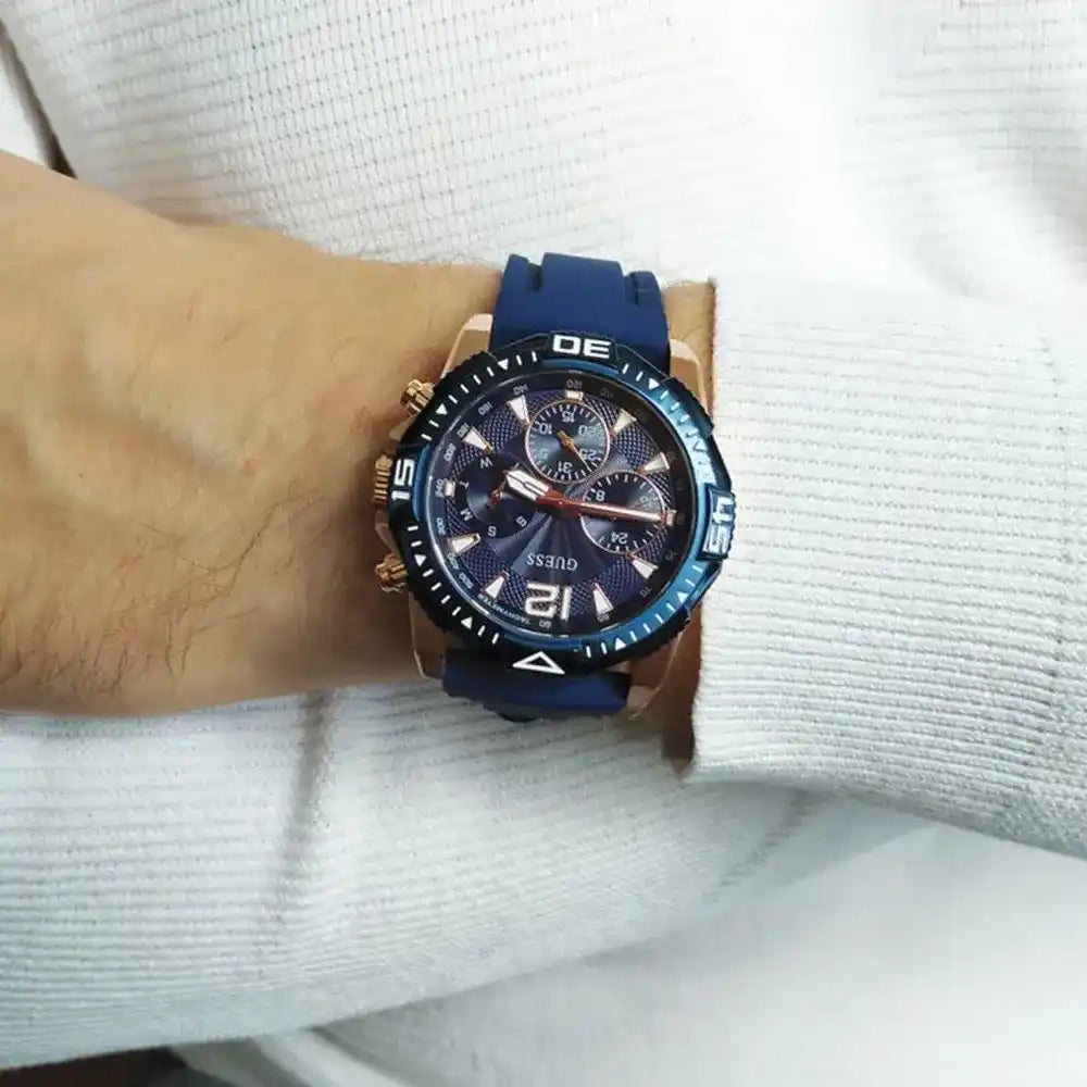 Montre Homme Guess GW0211G4 Cadran bleu bracelet en silicone bleu multifonction Guess