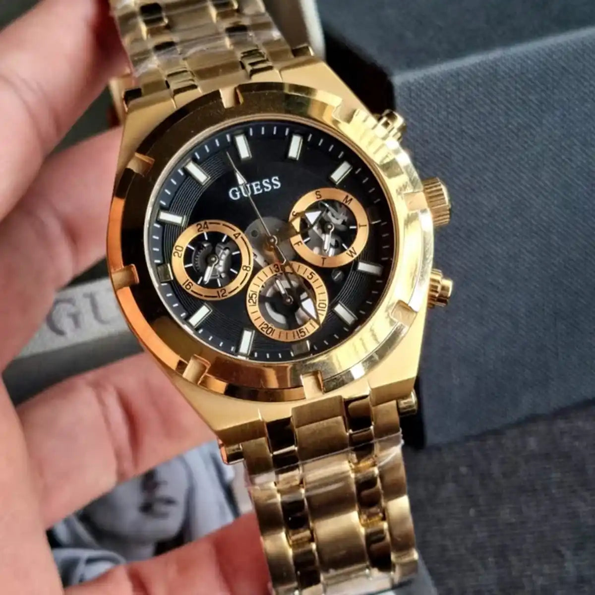 Montre Homme Guess Doré 44mm Boîtier GW0260G2 Cadran Noir Bracelet en Acier Inoxydable Doré Multifonction Guess