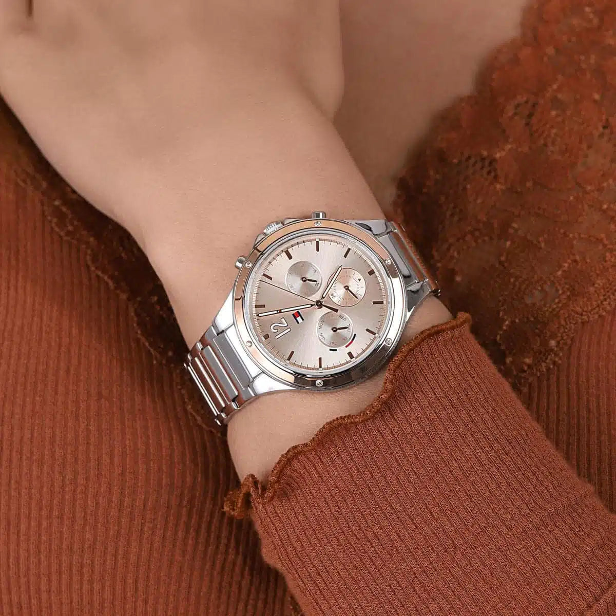 Montre Tommy Hilfiger Eve chronographe à quartz avec cadran rose et bracelet en acier argenté 1782279