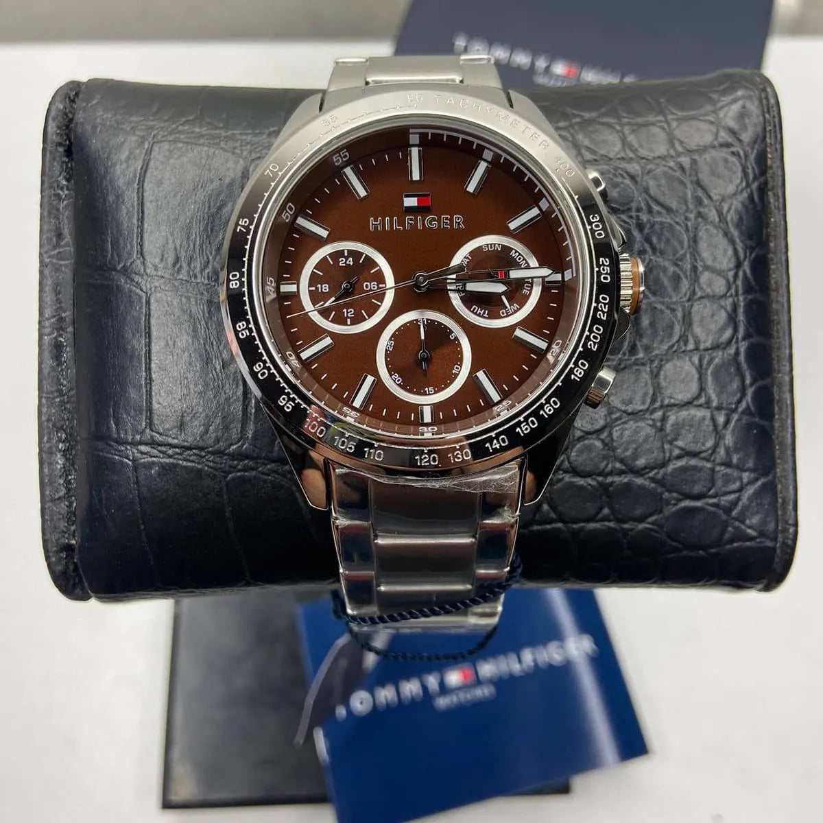 Montre Tommy Hilfiger Hudson chronographe à quartz avec cadran marron et bracelet en acier argenté 1791229