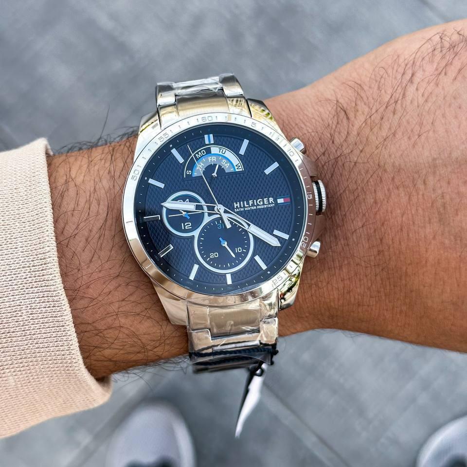 Montre Tommy Hilfiger Decker à quartz avec cadran bleu et bracelet en acier argenté Tommy Hilfiger
