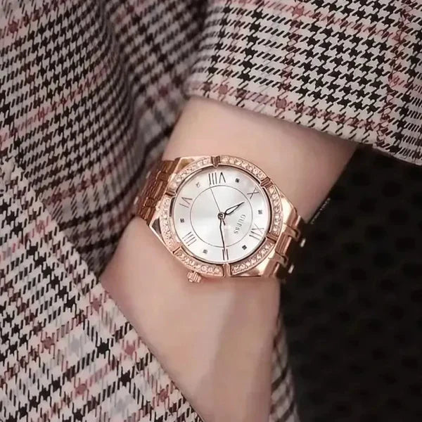 Montre Femme Guess GW0033L3 bracelet acier or rose boitier orné de strass Guess