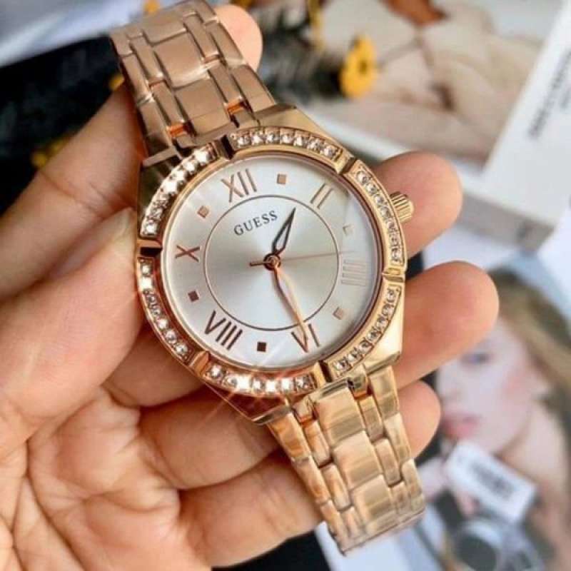 Montre Femme Guess GW0033L3 bracelet acier or rose boitier orné de strass Guess